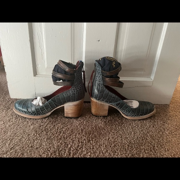 Sold! Freebird Randi - Picture 3 of 4